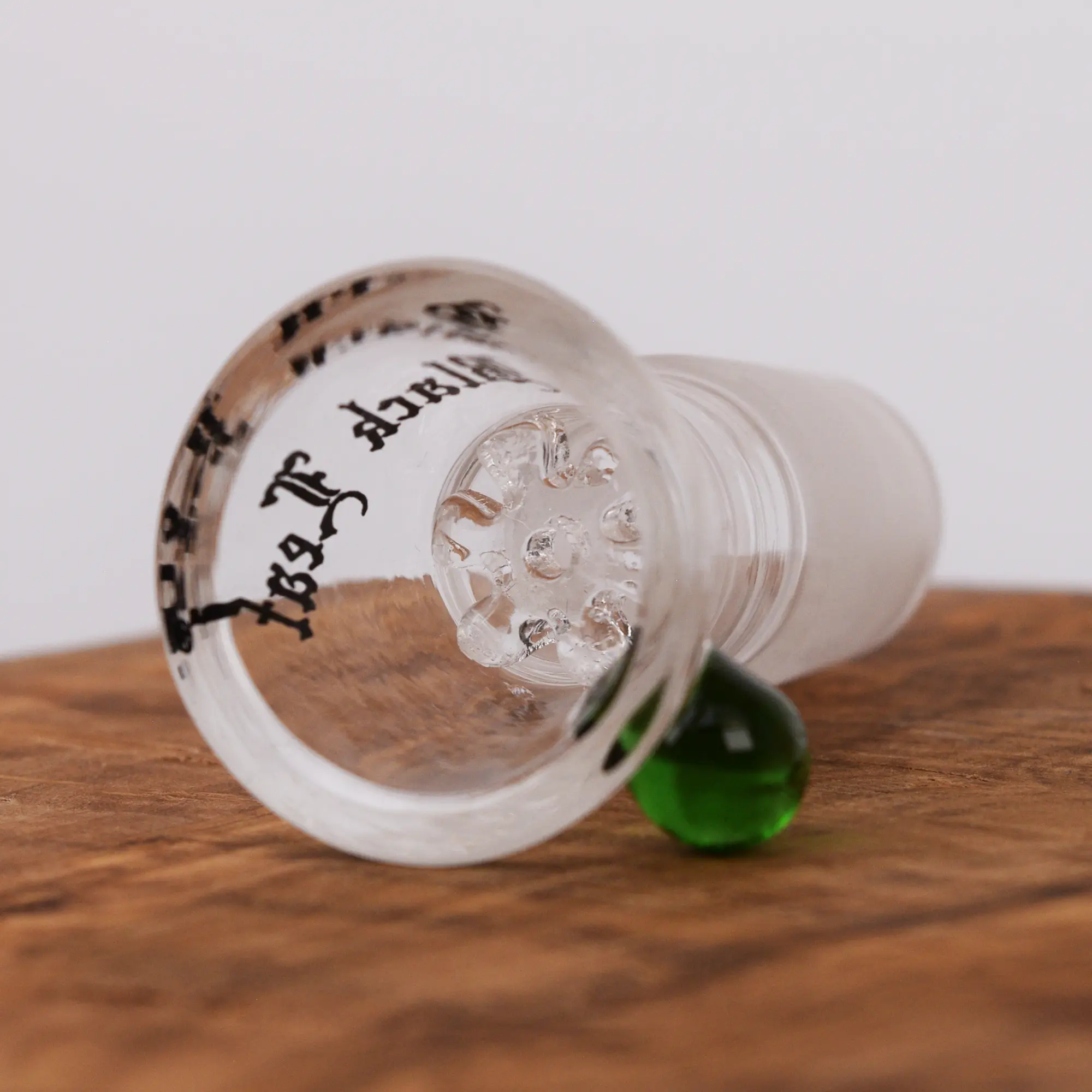 Black Leaf Bong Kopf mit Sieb aus Glas mit 18,8 mm Schliff Draufsicht schräg