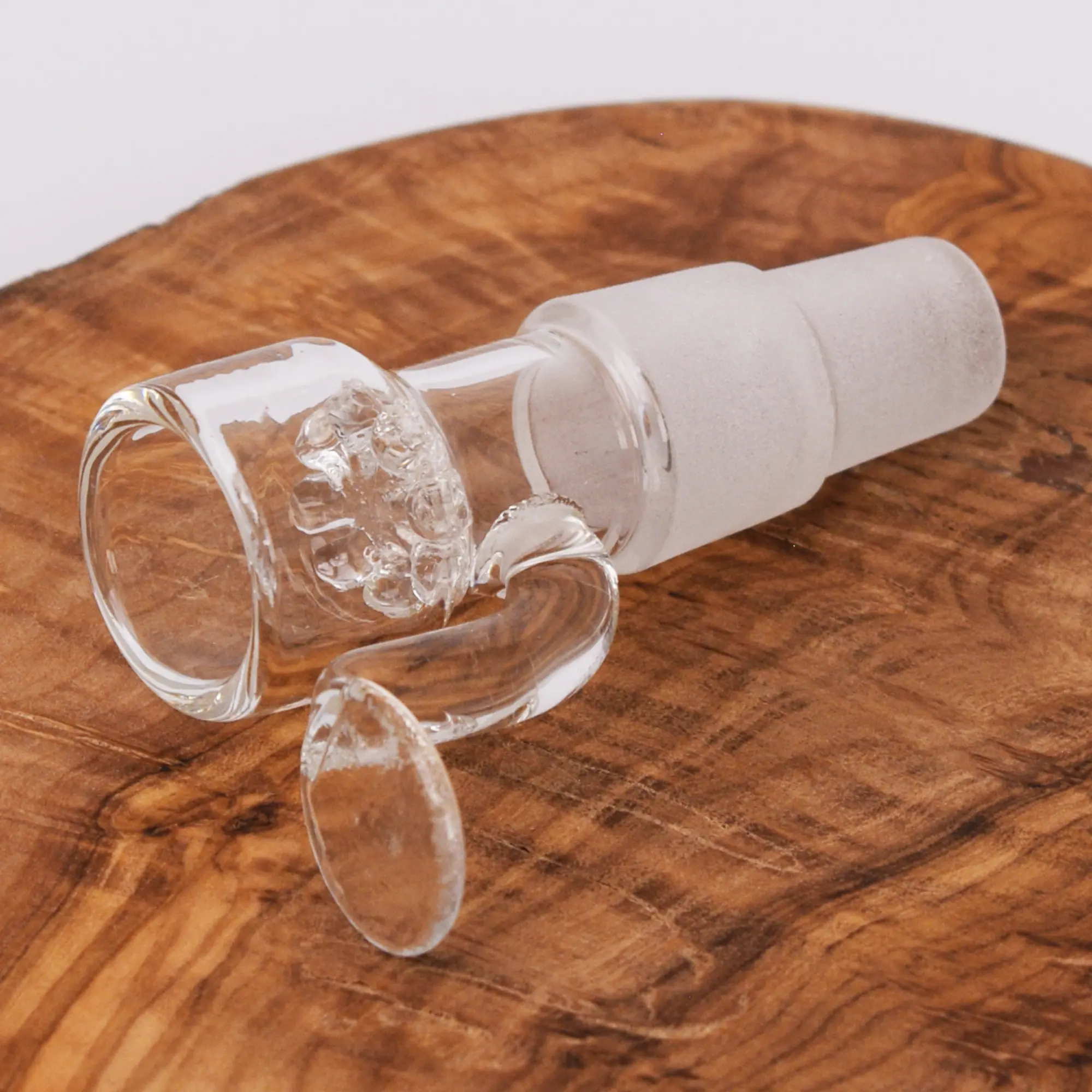 Black Leaf Bong Kopf mit transparentem Griff und Sieb rund aus Glas mit 18,8 mm Schliff liegend