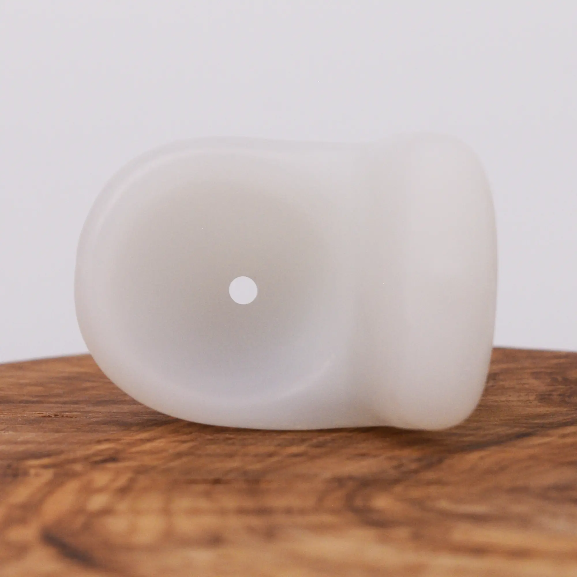 Bong Kopf Toilette aus Glas mit 18,8 mm Schliff Liegend Öffnungsansicht kleiner Durchlass