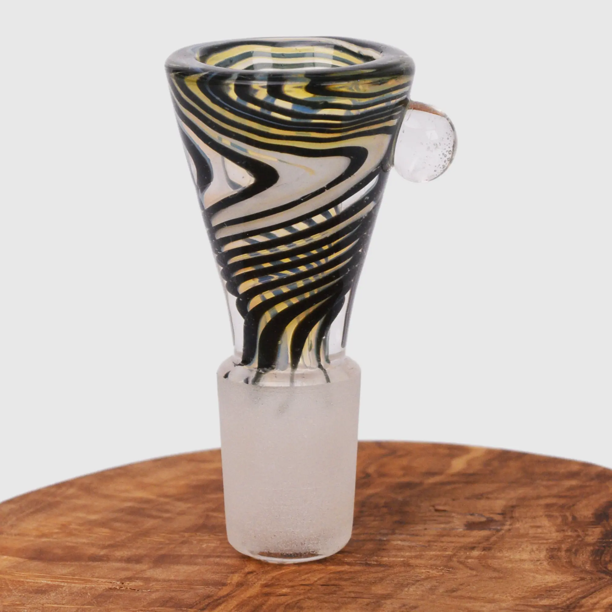 Bong Kopf Batik Cone konisch aus Glas Schwarz mit 18,8 mm Schliff Frontansicht
