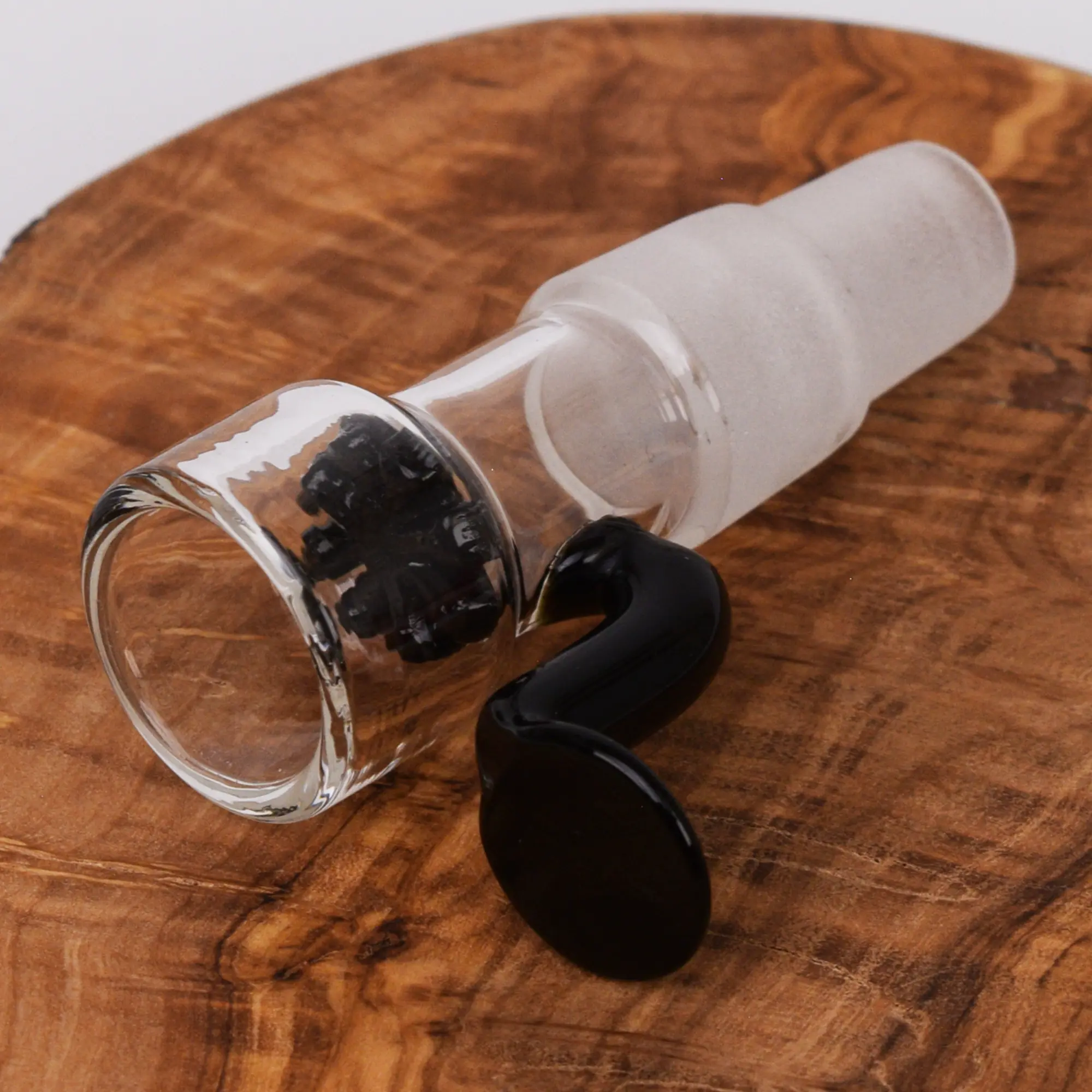 Black Leaf Bong Kopf mit schwarzem Griff und Sieb rund aus Glas mit 18,8 mm Schliff liegend